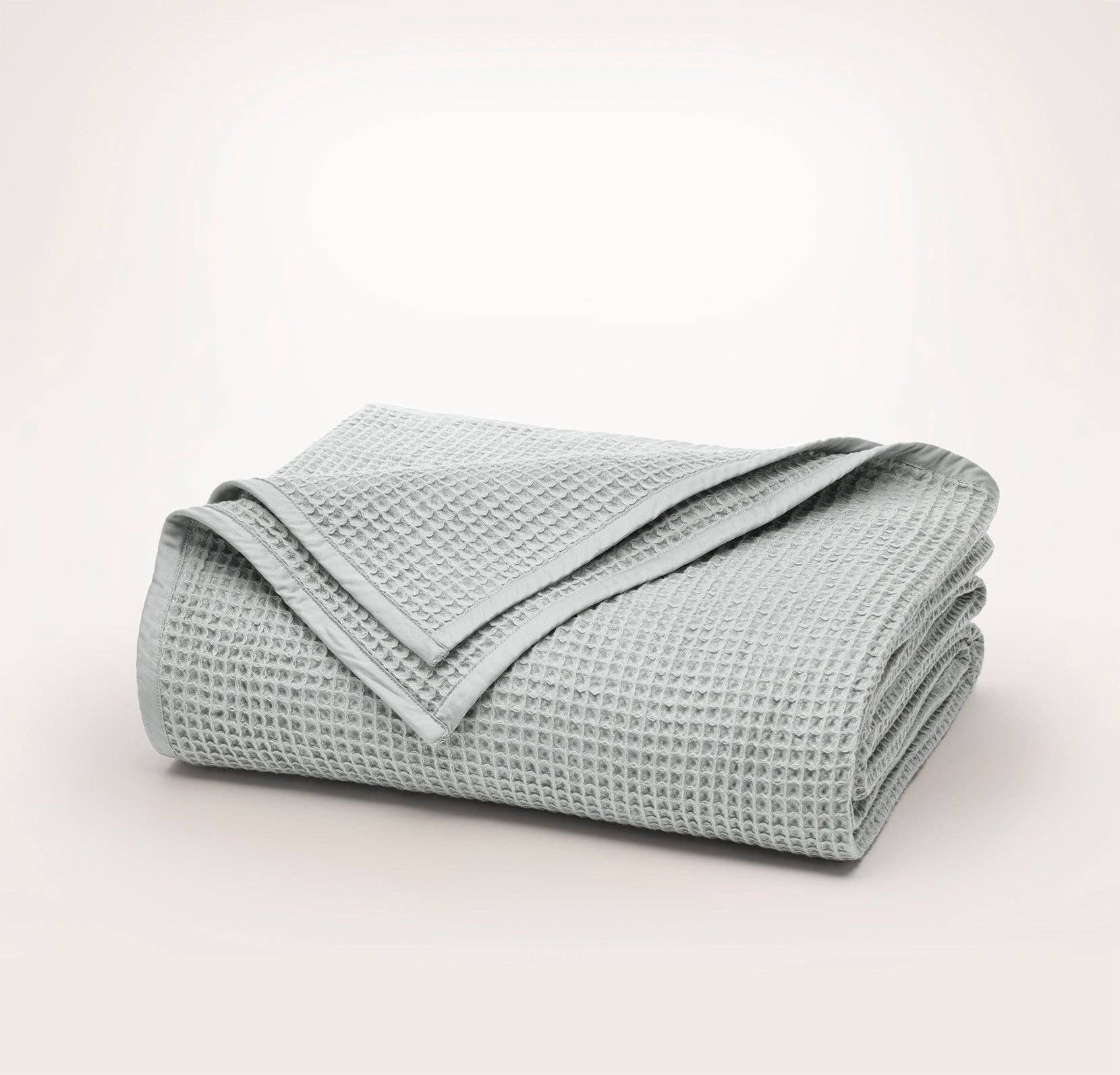 Waffle Bed Blanket: White / King/Cal. King