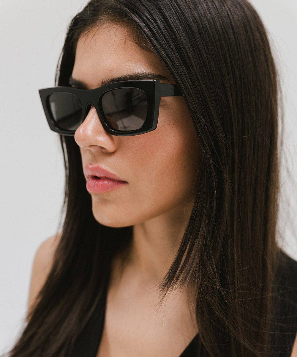 Jackie Rectangle Sunglasses: Black