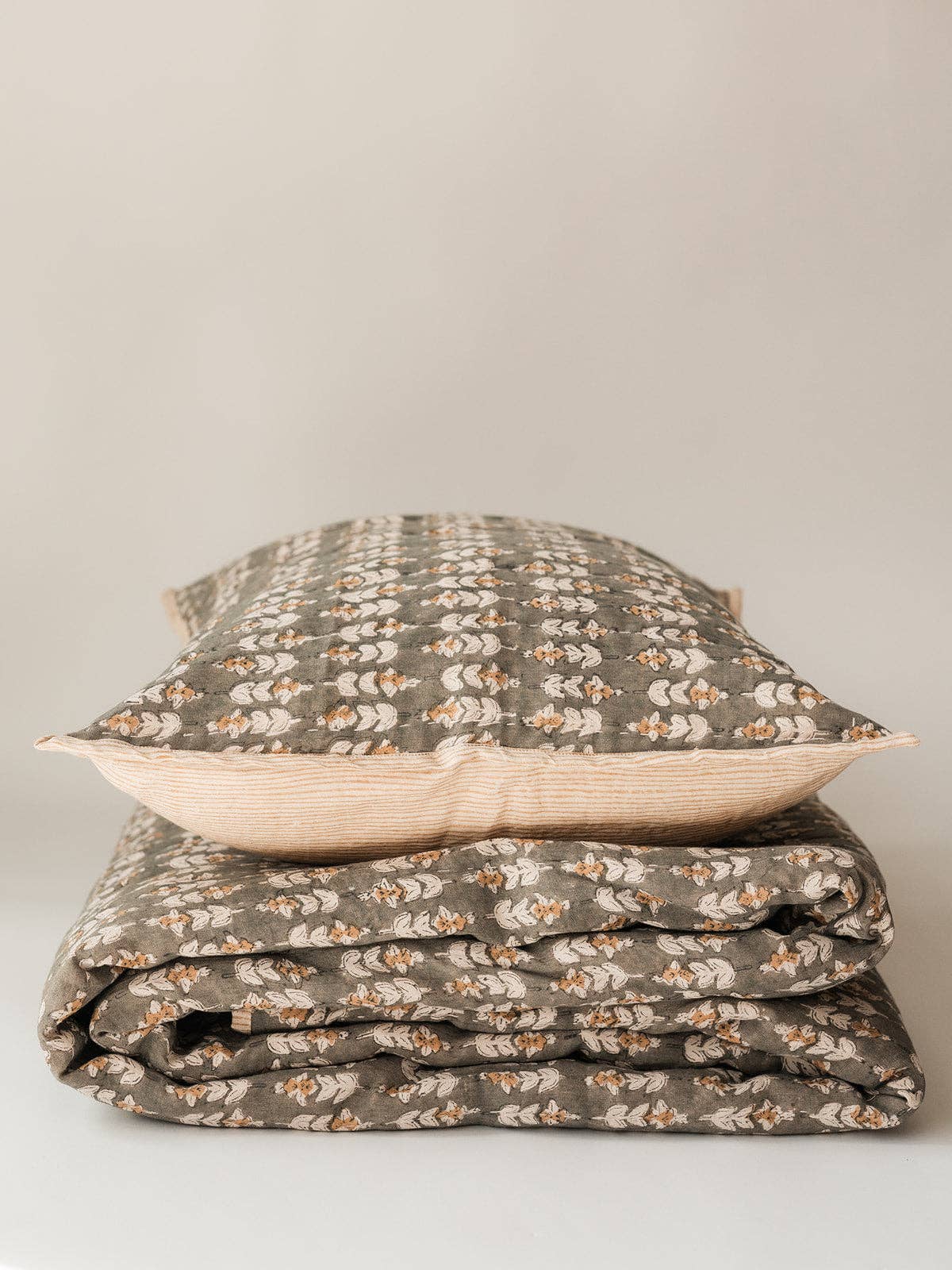 Blossom Block Print Quilt: DARK BLUE / KING/CAL KING