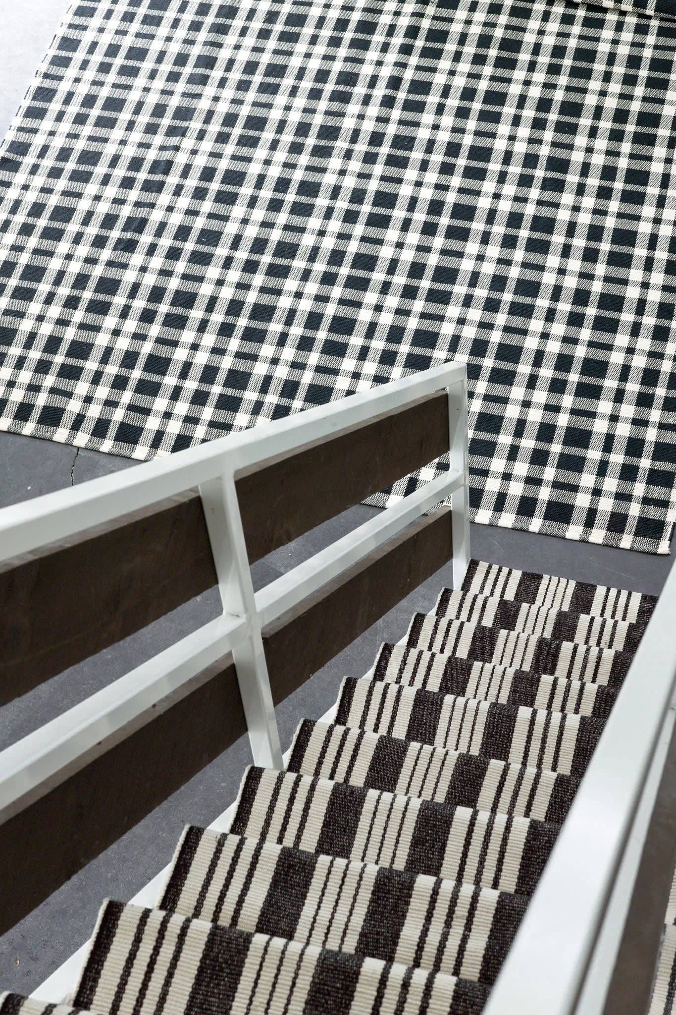 Birmingham Handwoven Cotton Rug | Black: 4' x 6'