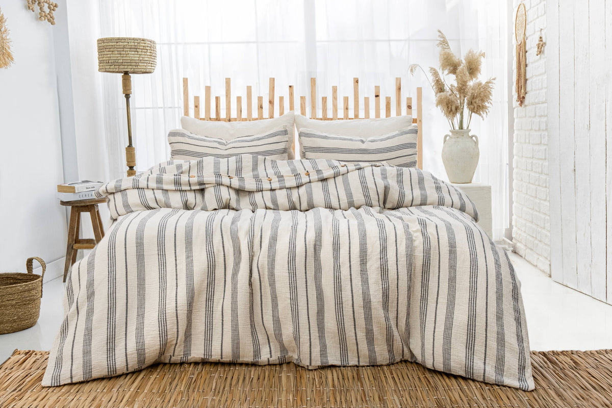 Organic Muslin Duvet Cover Set with Fitted Sheet and Pillowcases – Hypoallergenic Cotton Bedding: Queen 90 x 90 in (230 x 230 cm) / White