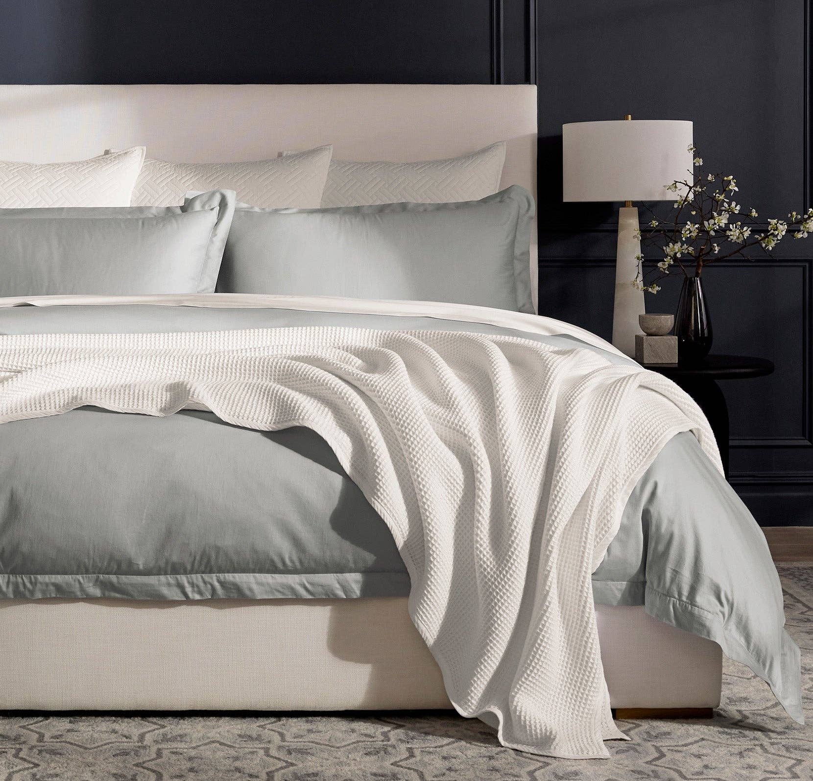 Waffle Bed Blanket: White / King/Cal. King