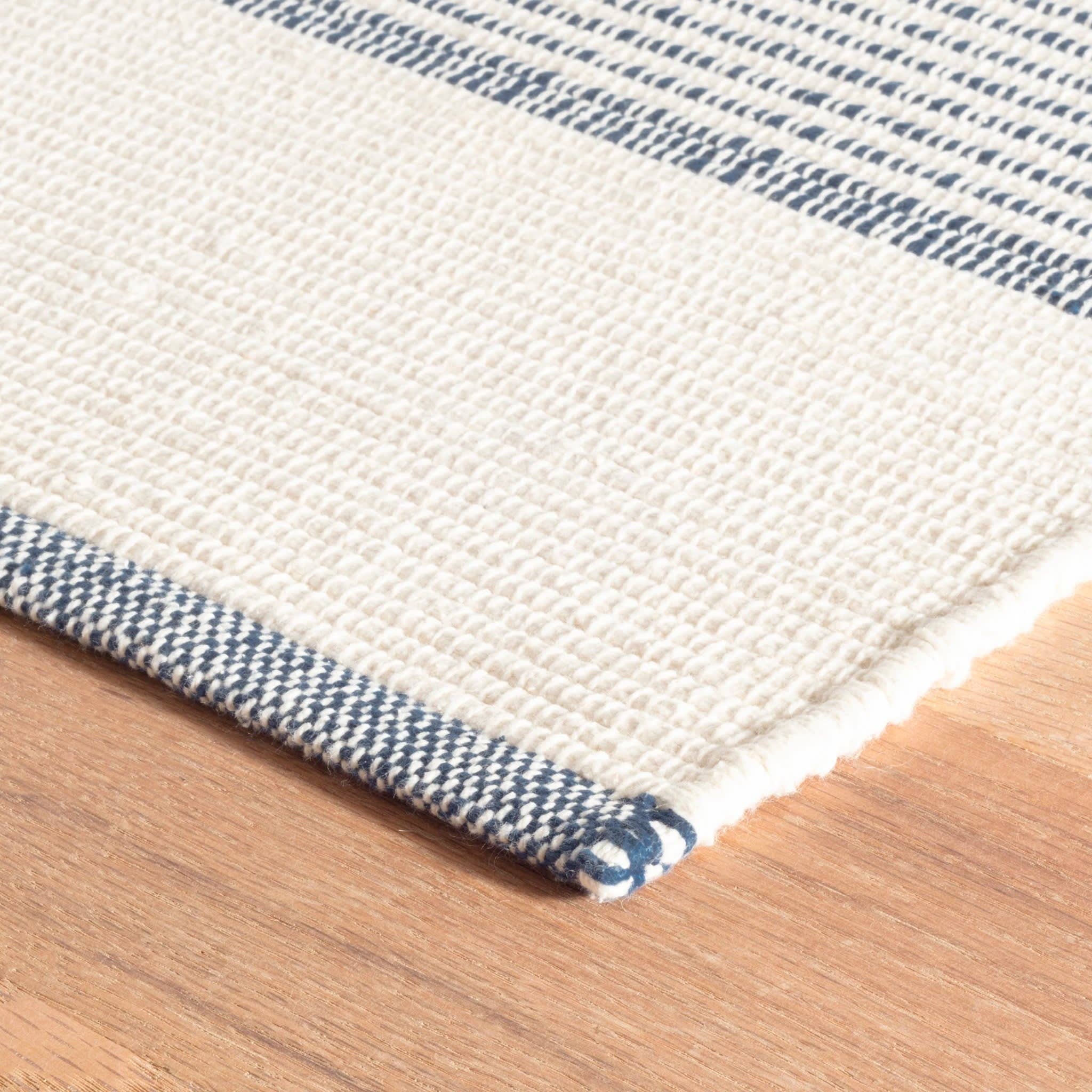 La Mirada Handwoven Cotton Rug | Navy: 8' x 10'