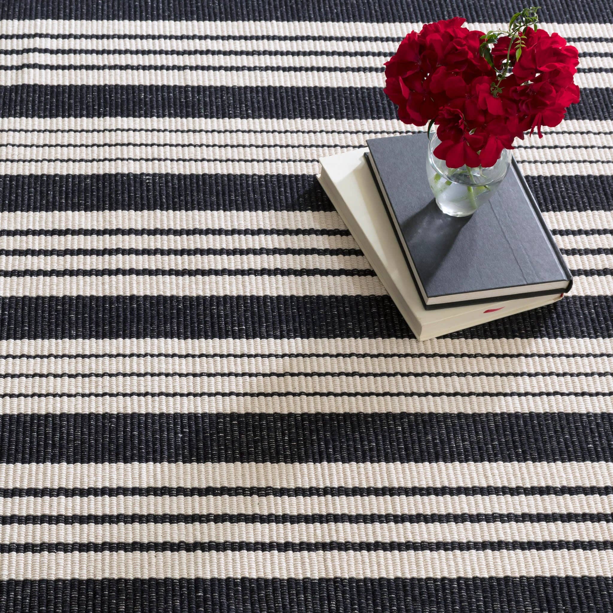 Birmingham Handwoven Cotton Rug | Black: 4' x 6'