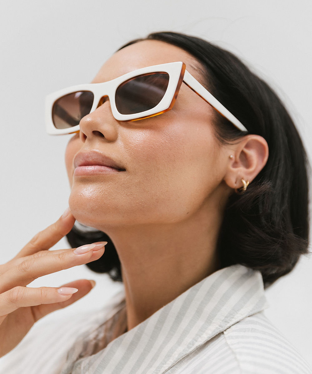 Jackie Rectangle Sunglasses: Black