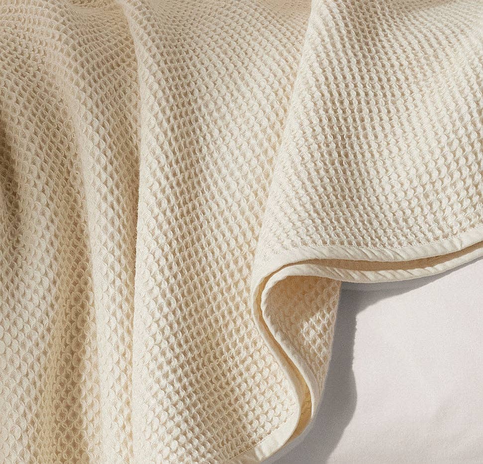 Waffle Bed Blanket: White / King/Cal. King