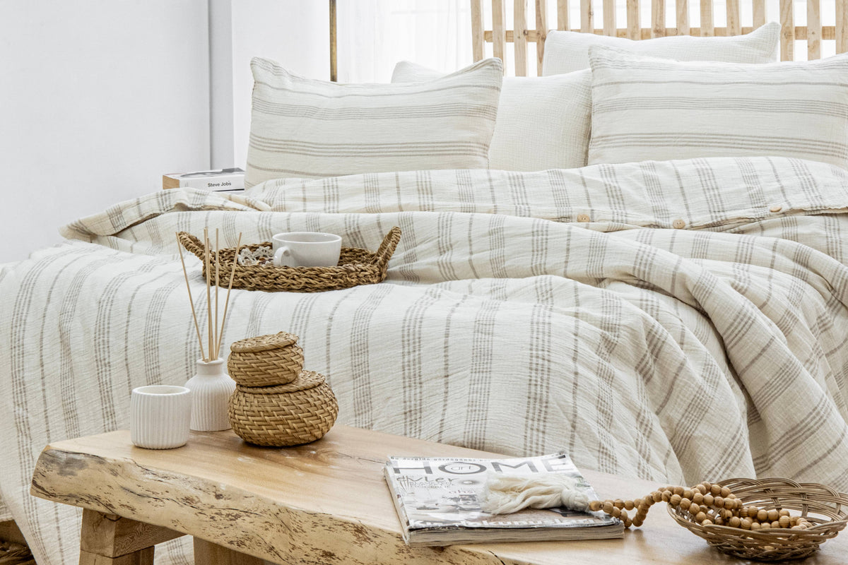 Organic Muslin Duvet Cover Set with Fitted Sheet and Pillowcases – Hypoallergenic Cotton Bedding: Queen 90 x 90 in (230 x 230 cm) / White