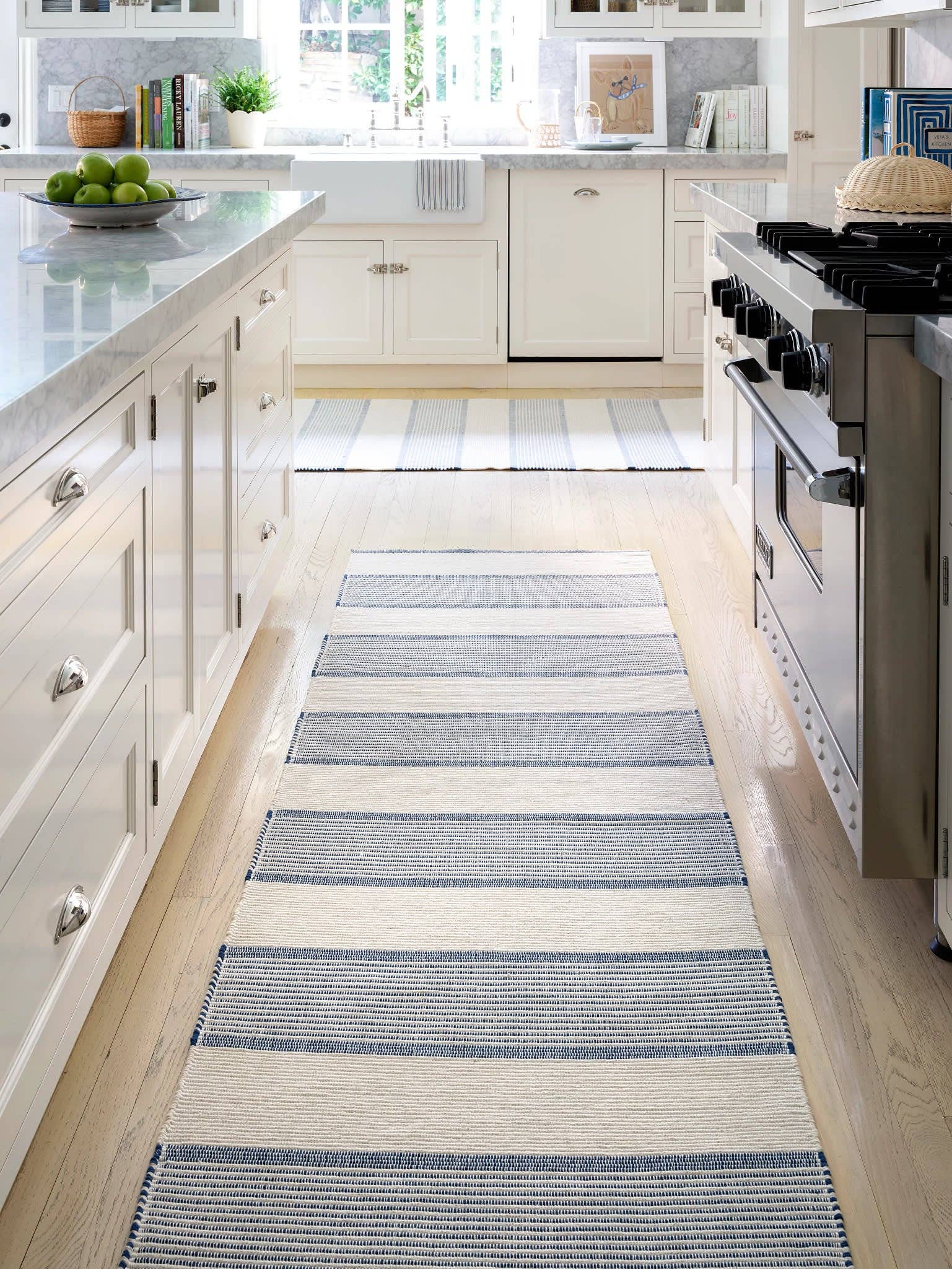 La Mirada Handwoven Cotton Rug | Navy: 8' x 10'