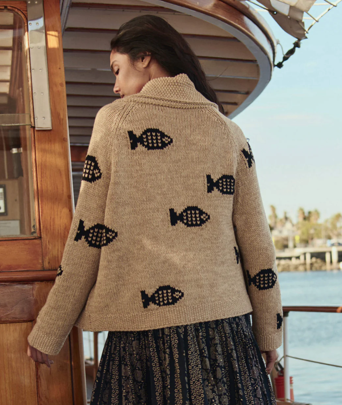 THE SWIMMING FISH LODGE CARDIGAN