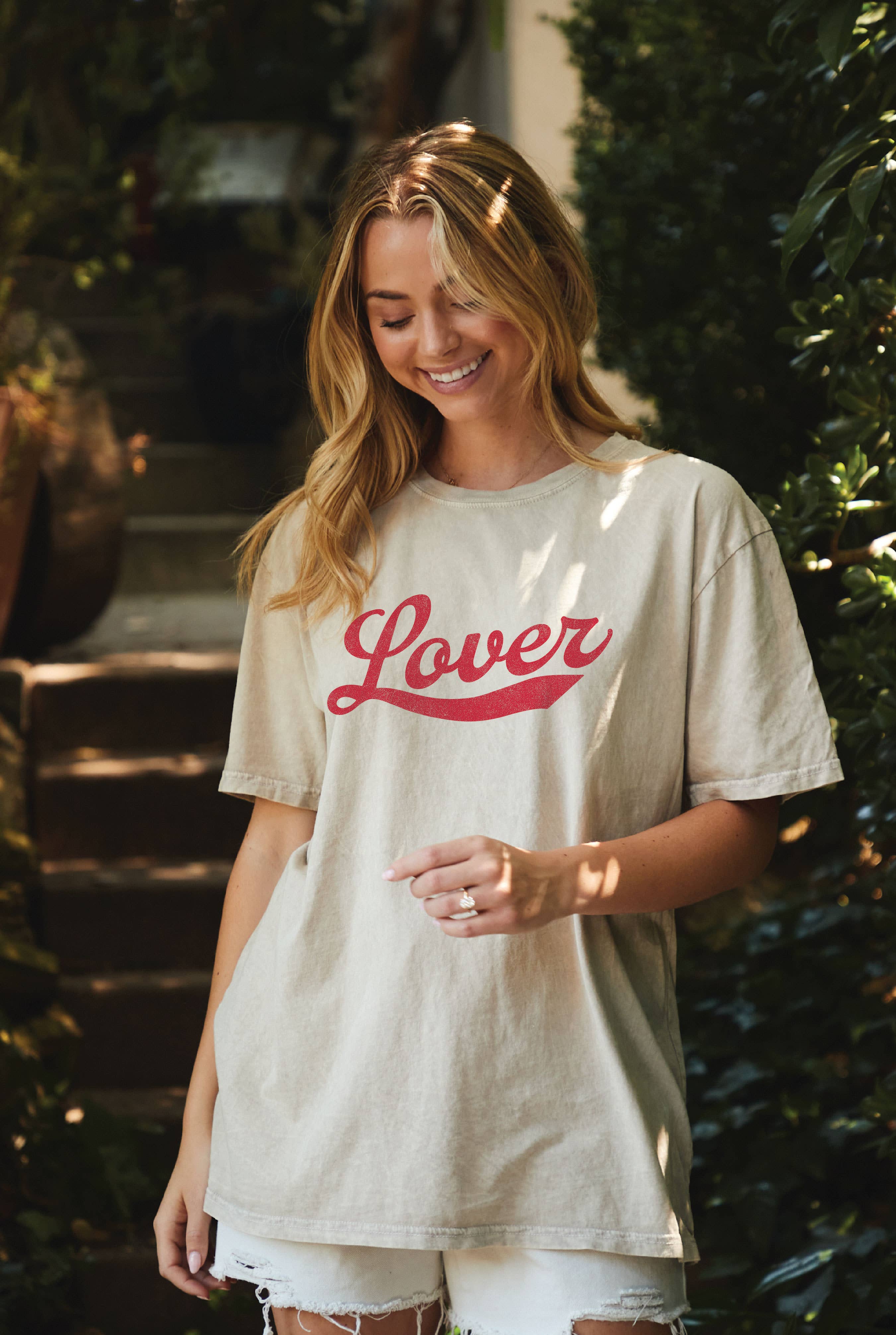 LOVER Oversized Graphic Top: SOFT PINK / L/XL