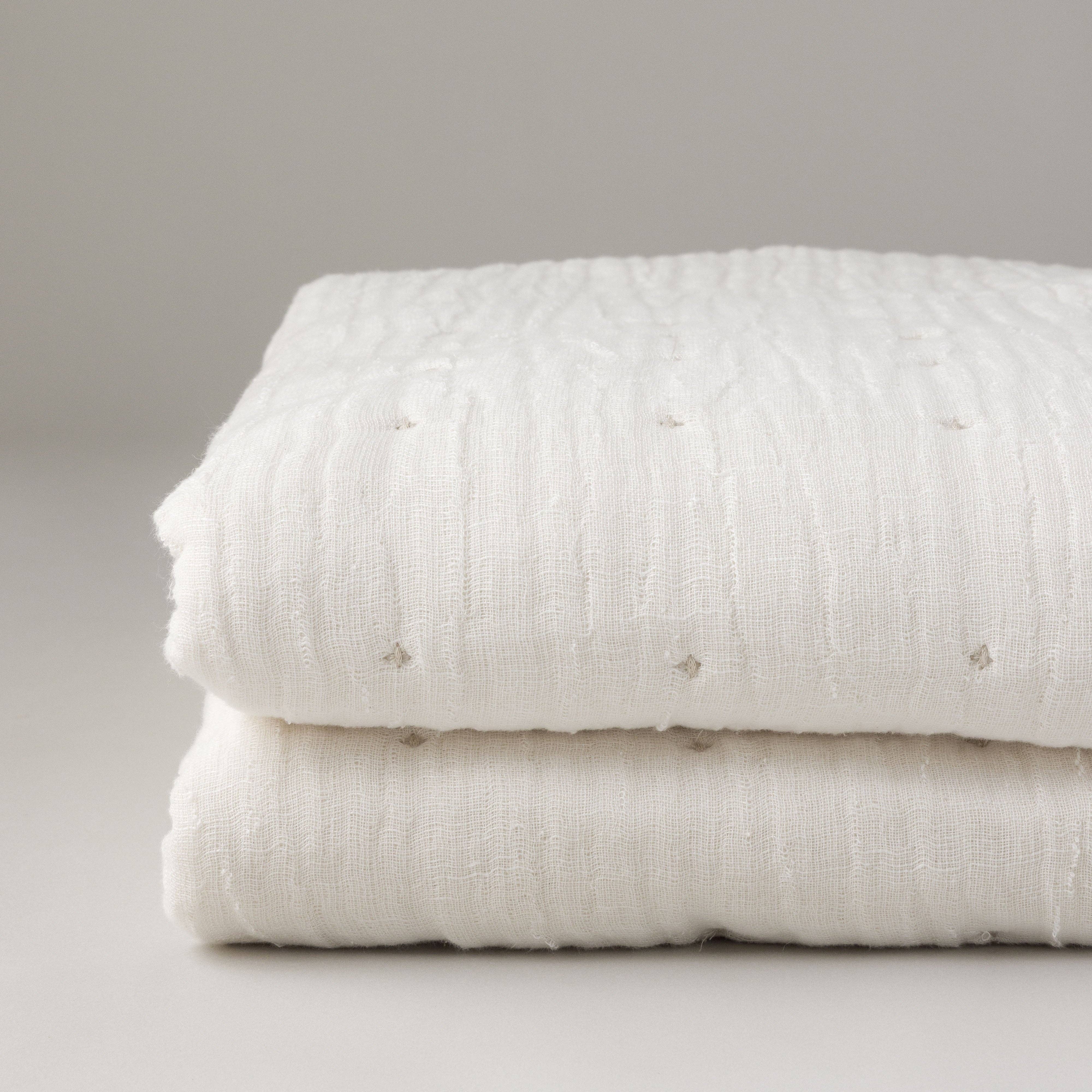 Tack Stitch Quilt: WHITE / FULL/QUEEN