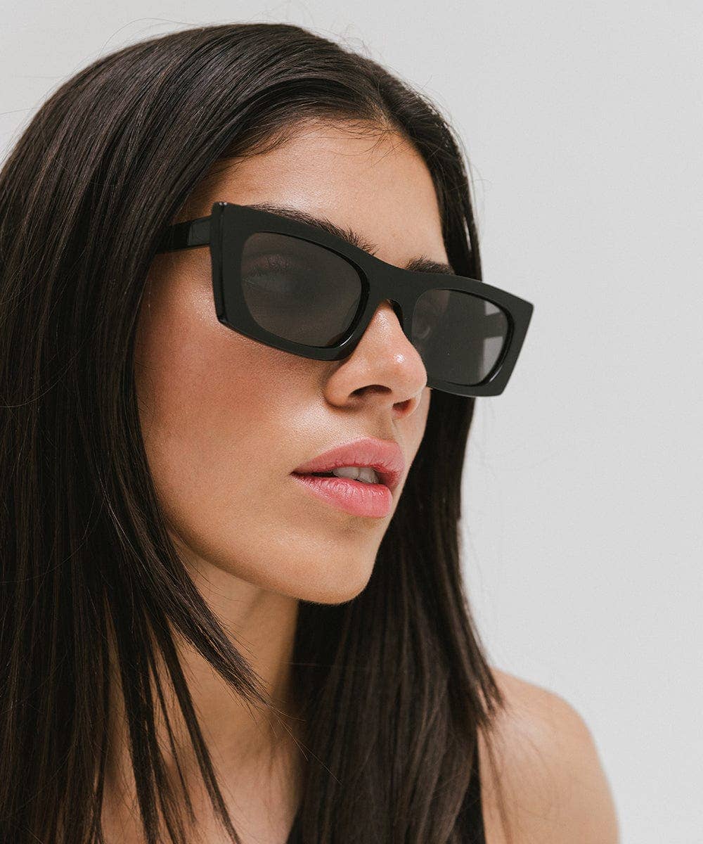 Jackie Rectangle Sunglasses: Black