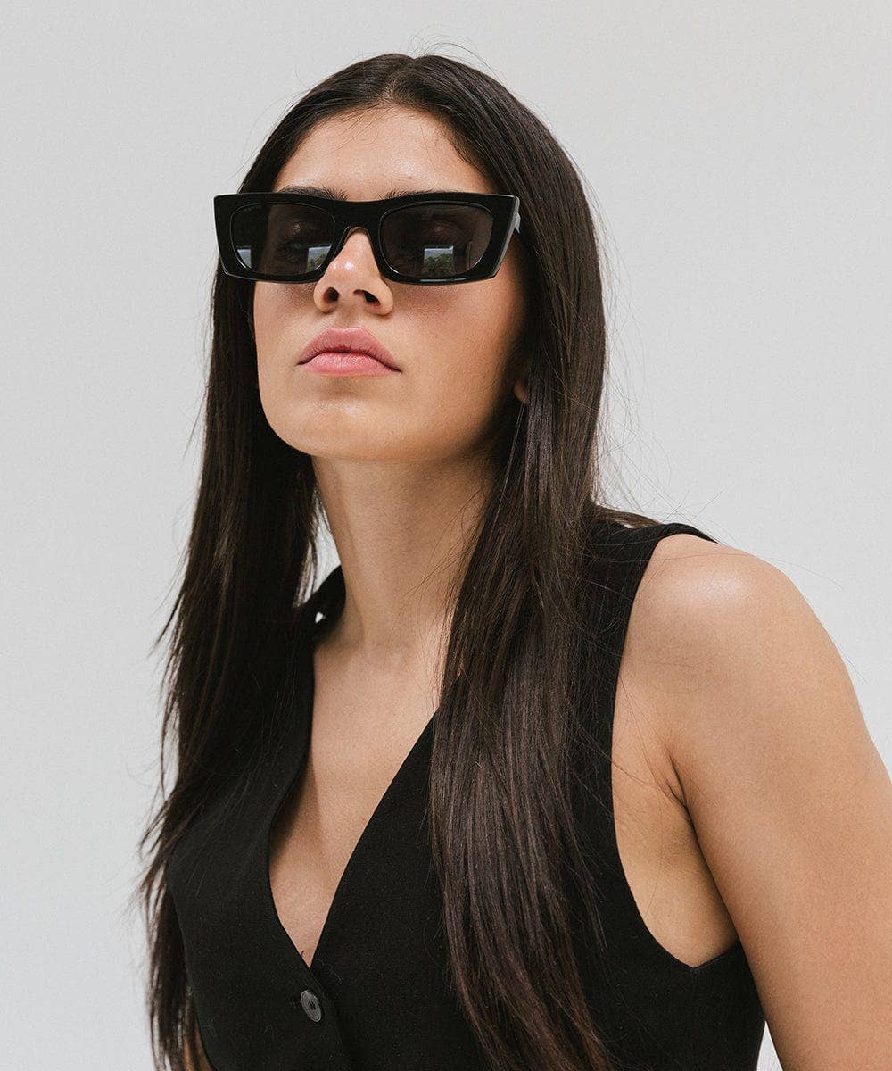 Jackie Rectangle Sunglasses: Black